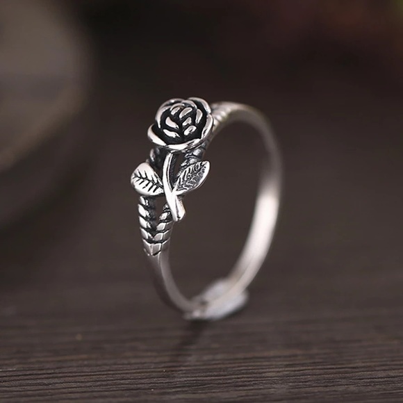 New Women’s Delicate Adjustable Flower Ring - Picture 3 of 4